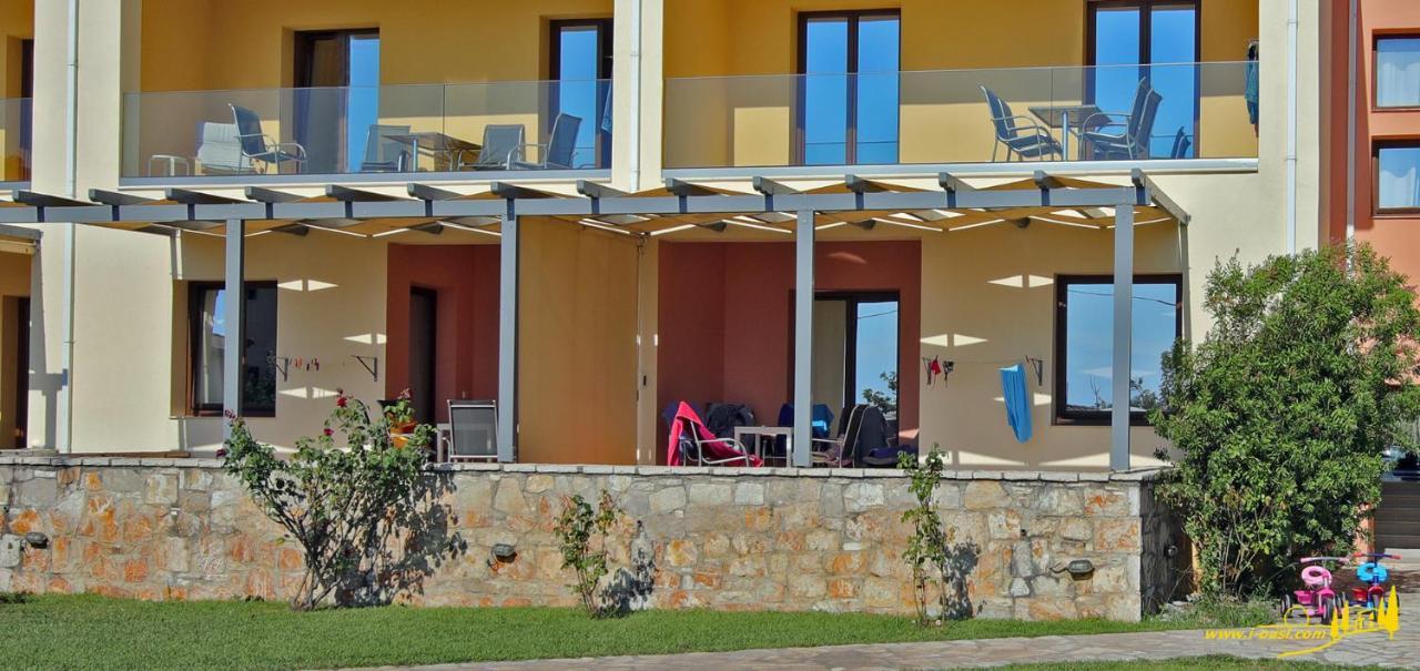 Aparthotel Oasis By The Sea Chiliadou  Exterior foto